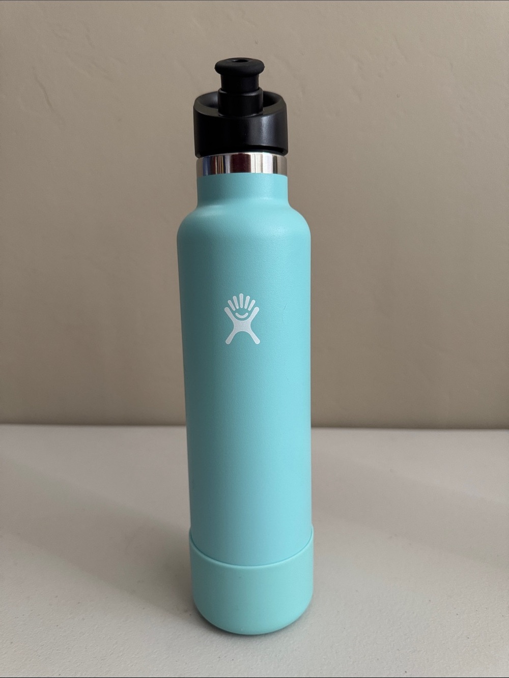 Hydro Flask Water Bottle in Light Teal 24oz